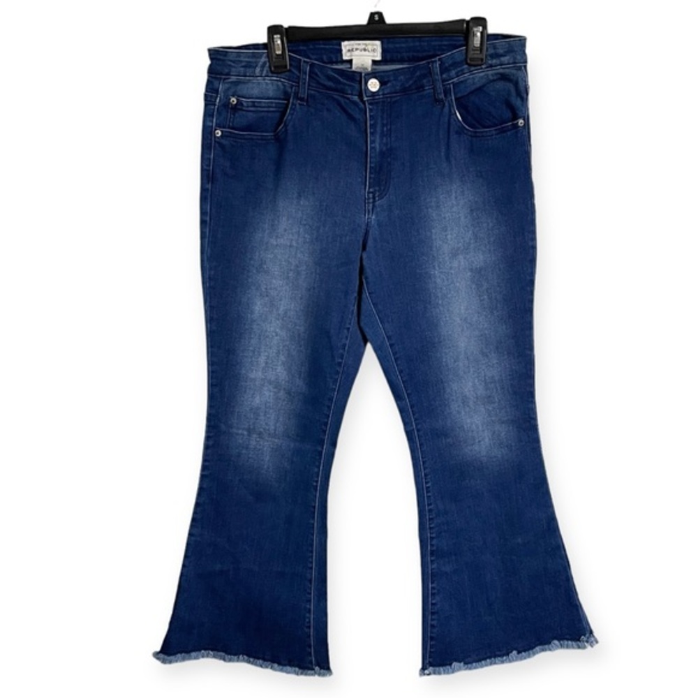 For the Republic Women’s Flare Jeans Size 14. 26” Inseam. 11”‎ Flare.